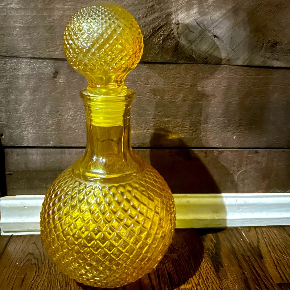 Decorative bottle decanter